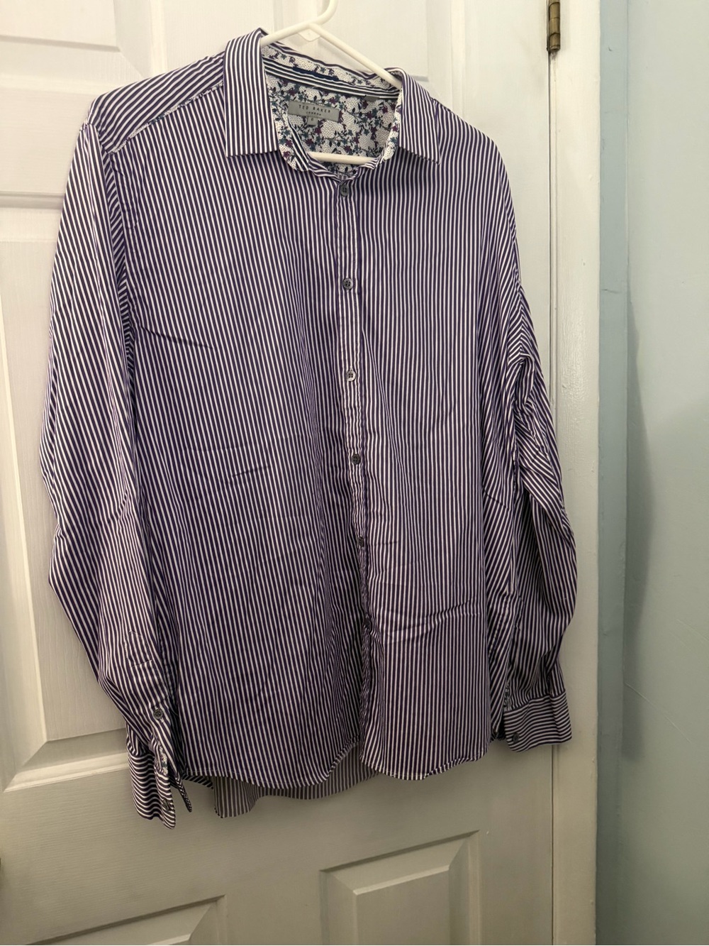 Ted Baker Men’s Size 6 Purple Striped Floral Trim Button-Up Shirt